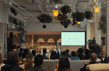 OpenAI disrupts the world: GPT-4 is completely free, real-time audiovisual interaction impresses everyone, directly entering the science fiction era.